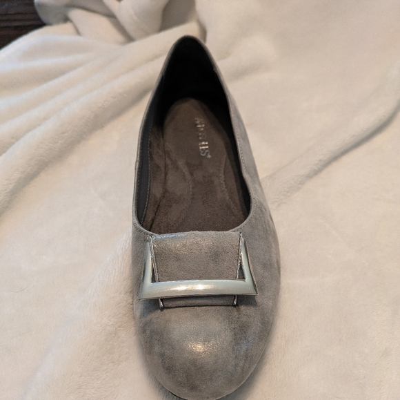 Aerosoles Silver Gray Leather Flats - Picture 2 of 10